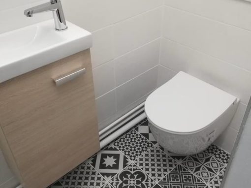Rénovation d’un WC suspendu avec création d’une douche