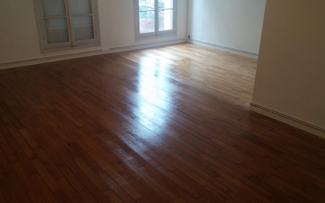 Remise en état d’un parquet ancien dans un appartement à Octeville
